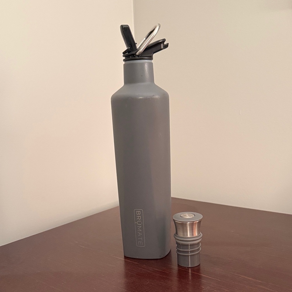 BrüMate Rehydration 25oz stainless steel water bottle with sip straw lid, Gray